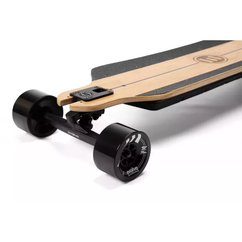 Skateboard électrique Evolve GTR 2 Bamboo tout-terrain offrant une vitesse maximale de 44 km/h et une puissance de 6000W