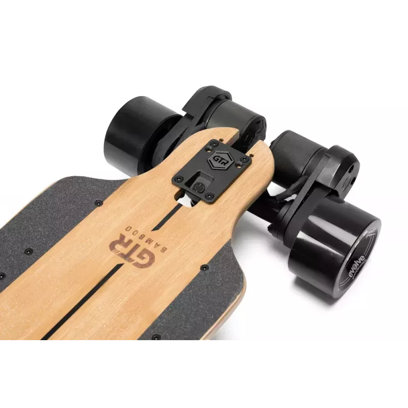 Skateboard électrique Evolve GTR 2 Bamboo tout-terrain offrant une vitesse maximale de 44 km/h et une puissance de 6000W