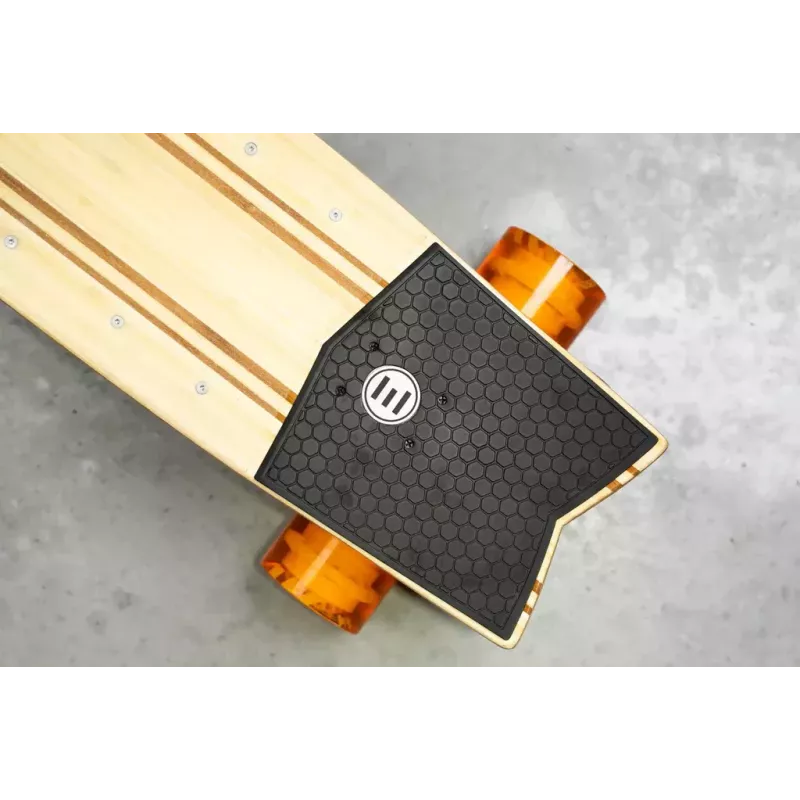 Skateboard électrique Evolve Stoke X offrant une vitesse maximale de 42 km/h et une puissance de 6000W