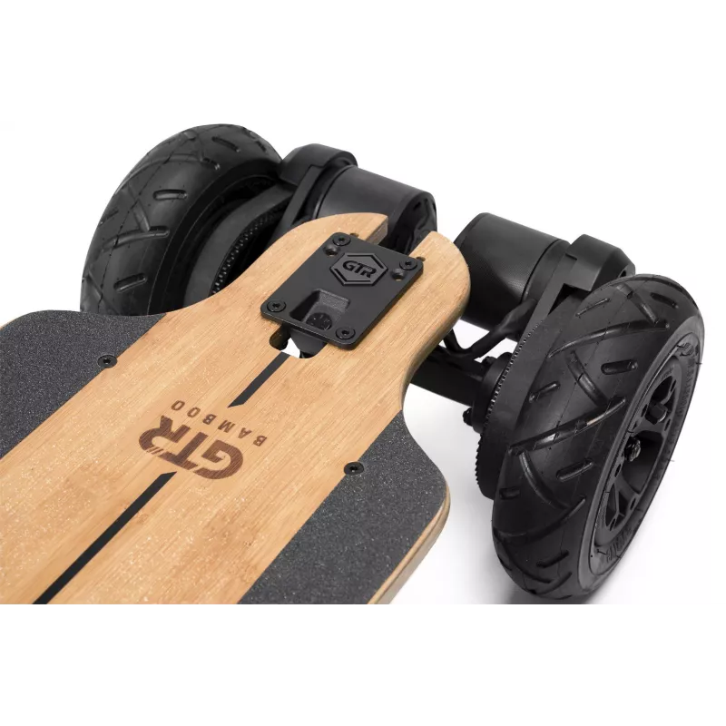 Skateboard électrique Evolve GTR 2 Bamboo tout-terrain offrant une vitesse maximale de 44 km/h et une puissance de 6000W