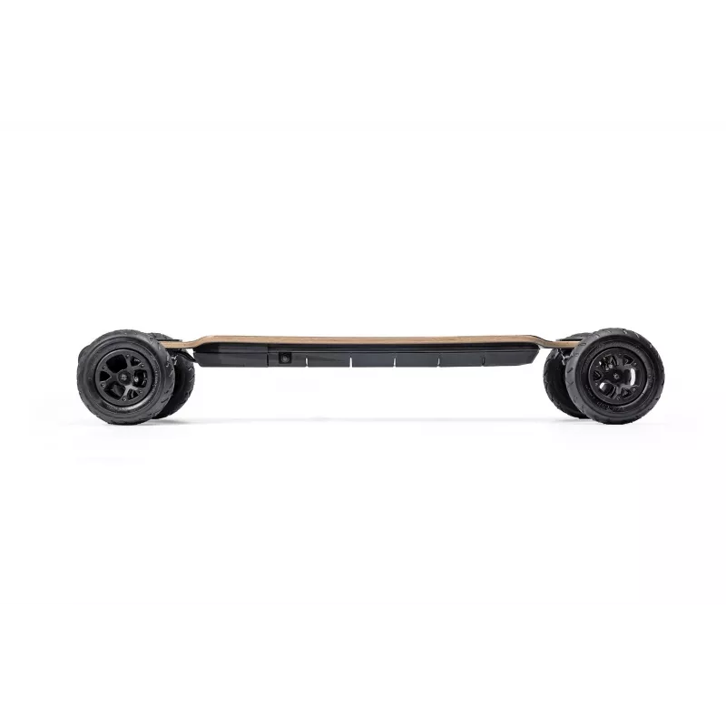 Skateboard électrique Evolve GTR 2 Bamboo tout-terrain offrant une vitesse maximale de 44 km/h et une puissance de 6000W