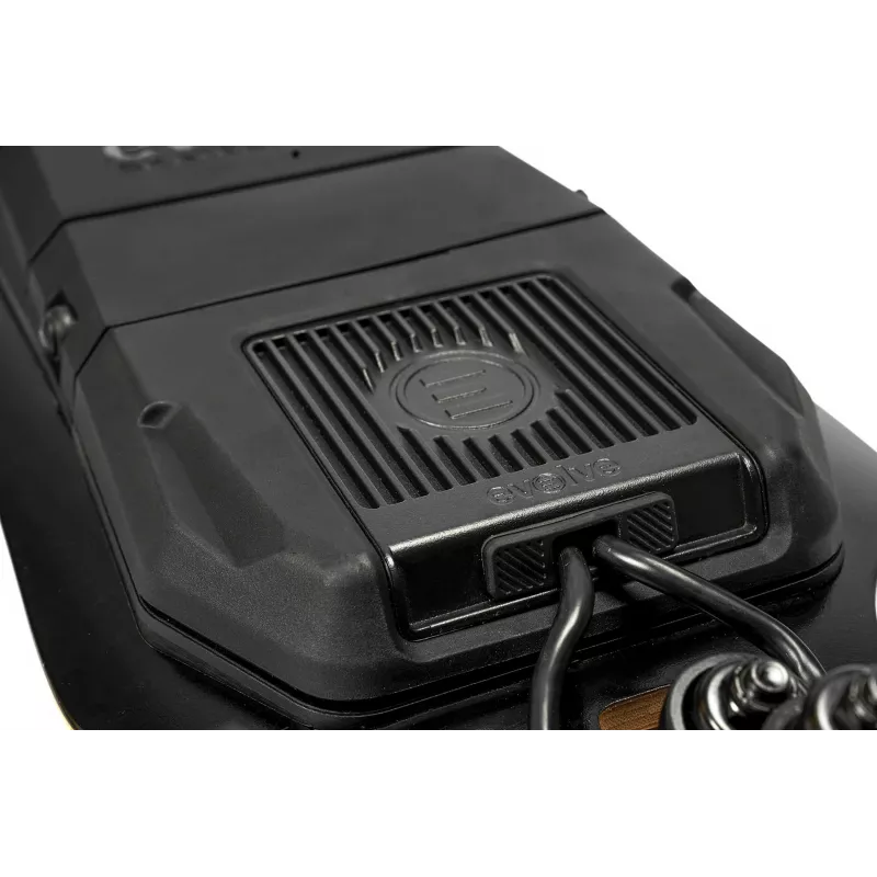 Skateboard électrique Evolve GTR 2 Bamboo tout-terrain offrant une vitesse maximale de 44 km/h et une puissance de 6000W