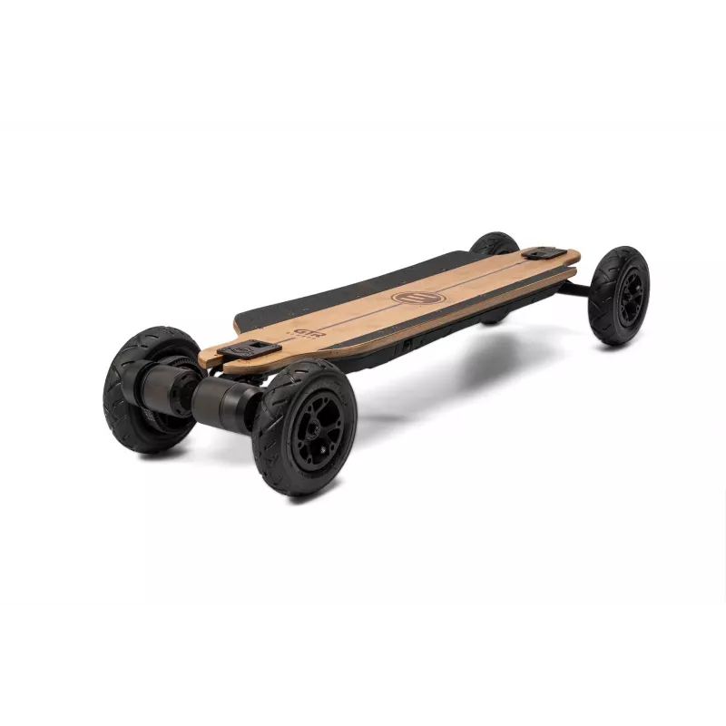 Skateboard électrique Evolve GTR 2 Bamboo tout-terrain offrant une vitesse maximale de 44 km/h et une puissance de 6000W