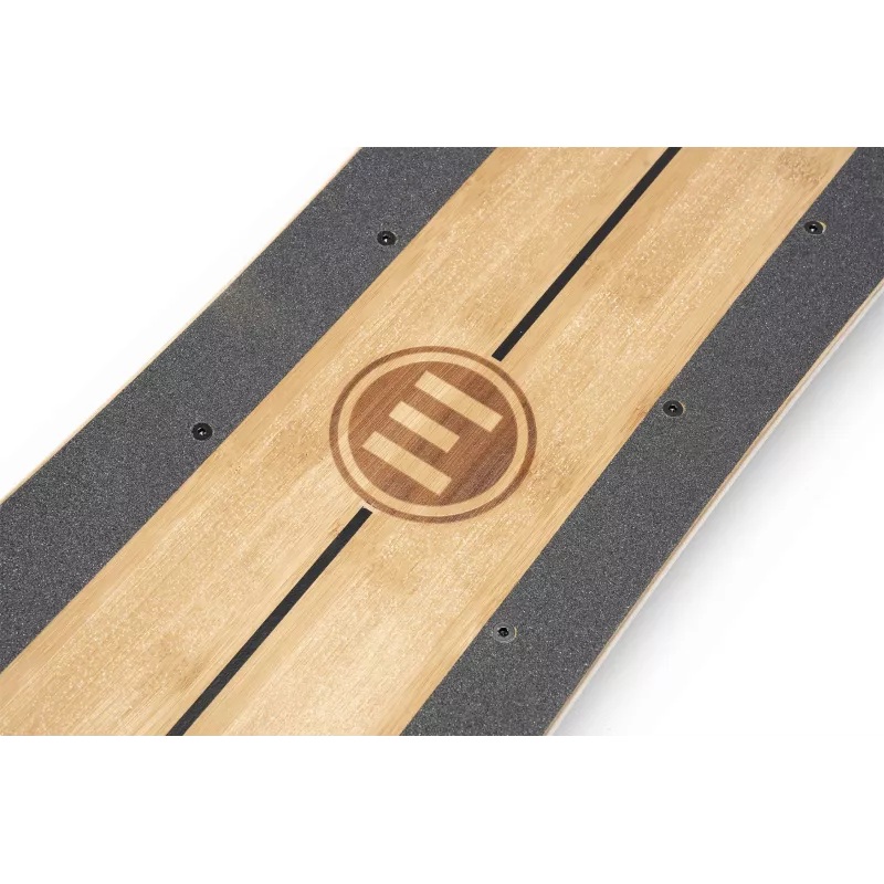 Skateboard électrique Evolve GTR 2 Bamboo tout-terrain offrant une vitesse maximale de 44 km/h et une puissance de 6000W