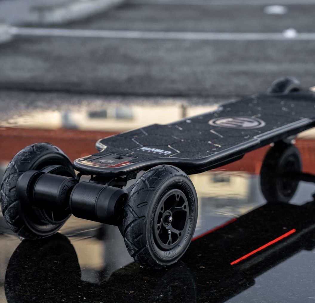 Diablo Carbon sur l'asphalte