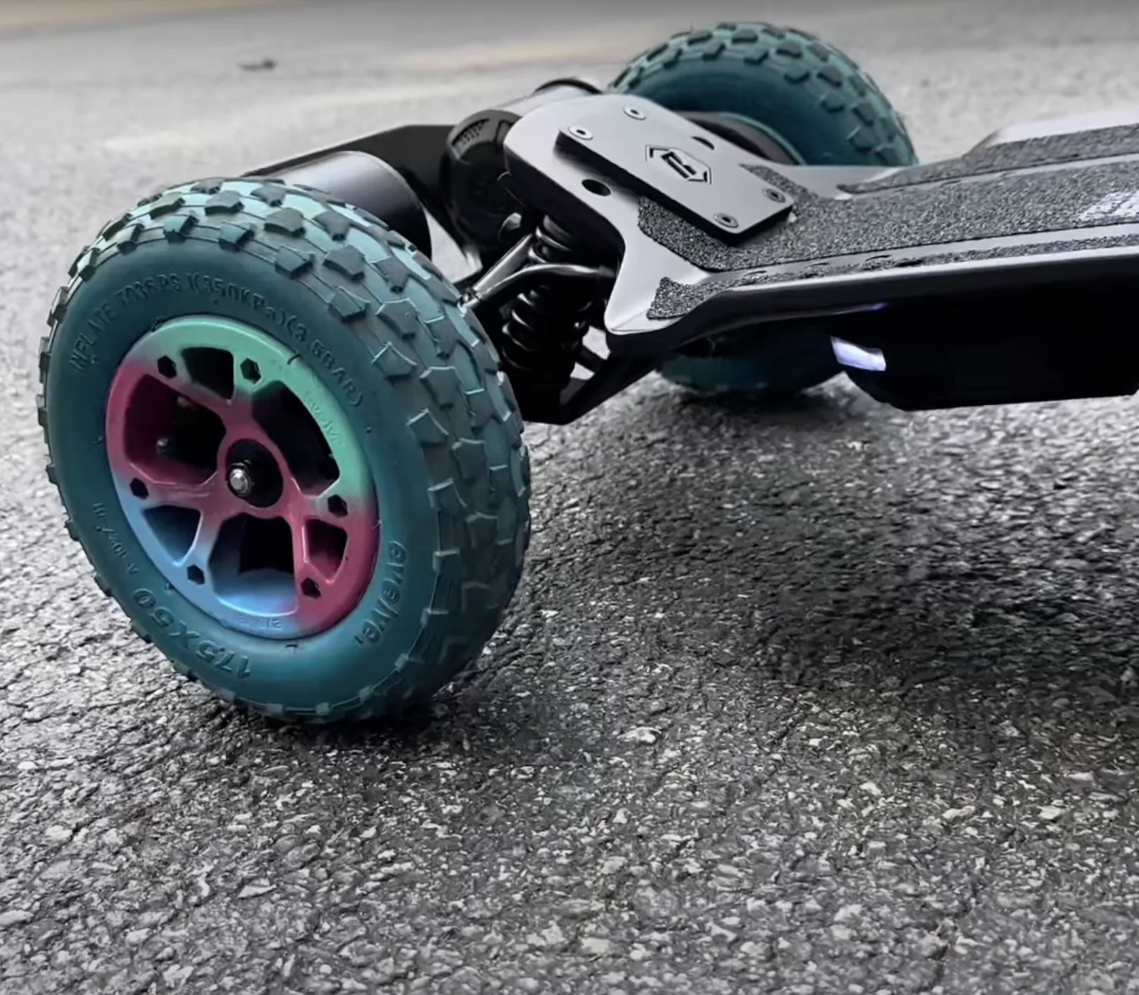 Pneus 7 pouces Knobby Renegade Diablo grip tout-terrain